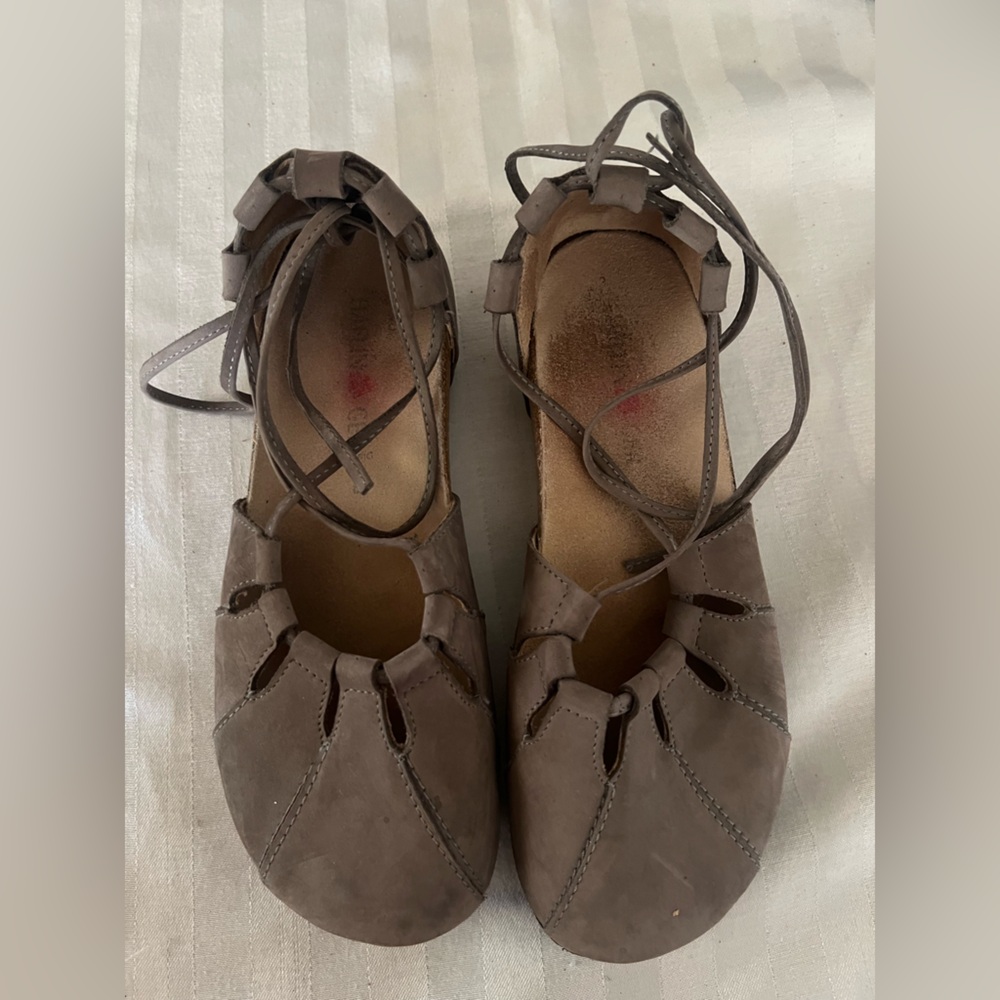 Haflinger lace up flats